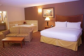 Holiday Inn Express Hotel & Suites Pierre - Fort Pierre