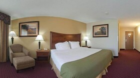 Holiday Inn Express Hotel & Suites Pierre - Fort Pierre
