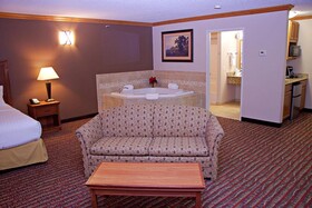 Holiday Inn Express Hotel & Suites Pierre - Fort Pierre