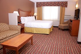 Holiday Inn Express Hotel & Suites Pierre - Fort Pierre