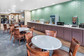 EverSpring Inn & Suites