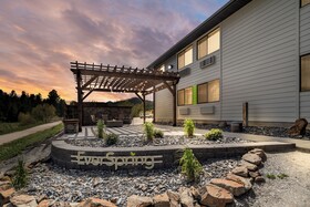 EverSpring Inn & Suites