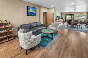 EverSpring Inn & Suites