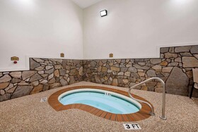 Super 8 by Wyndham Hill City/Mt Rushmore/ Area