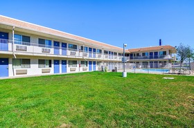 Motel 6 Mitchell