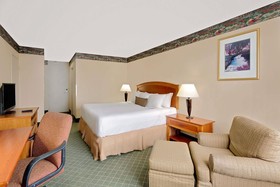 Ramada by Wyndham Mitchell Hotel & Conference Center