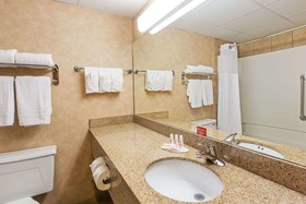 Ramada by Wyndham Sioux Falls Airport-Waterpark & Event Ctr