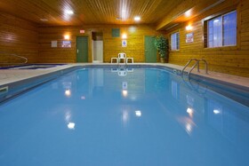 Country Inn & Suites by Radisson, Watertown, SD