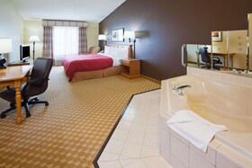 Country Inn & Suites by Radisson, Watertown, SD