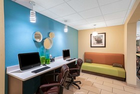 La Quinta Inn & Suites by Wyndham Knoxville Airport