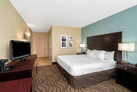 La Quinta Inn & Suites by Wyndham Knoxville Airport