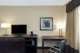 La Quinta Inn & Suites by Wyndham Knoxville Airport