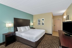 La Quinta Inn & Suites by Wyndham Knoxville Airport