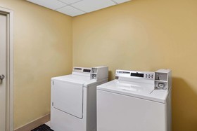 La Quinta Inn & Suites by Wyndham Knoxville Airport