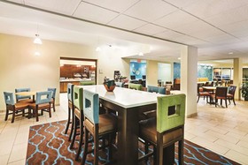 La Quinta Inn & Suites by Wyndham Knoxville Airport