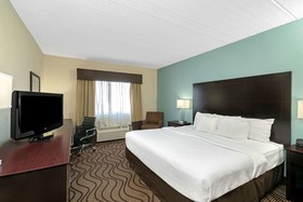 La Quinta Inn & Suites by Wyndham Knoxville Airport