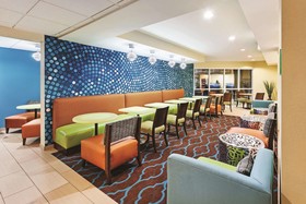 La Quinta Inn & Suites by Wyndham Knoxville Airport