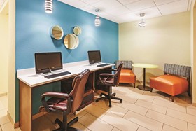 La Quinta Inn & Suites by Wyndham Knoxville Airport