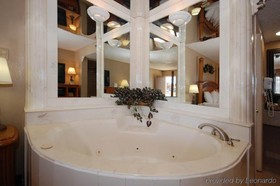 Rodeway Inn & Suites
