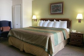 Rodeway Inn & Suites