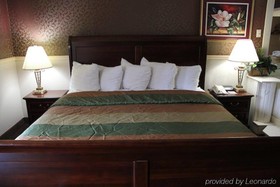Rodeway Inn & Suites