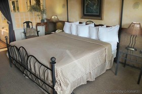 Rodeway Inn & Suites