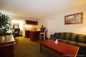 Rodeway Inn & Suites