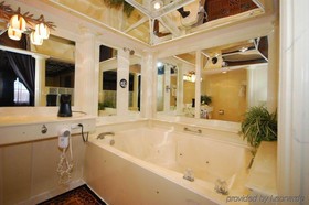 Rodeway Inn & Suites