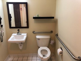 Boarders Inn & Suites Ashland City