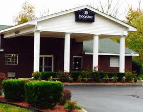 Boarders Inn & Suites Ashland City