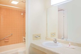 Bristol Parkway inn
