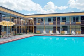 Bristol Parkway inn