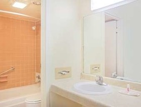 Bristol Parkway inn