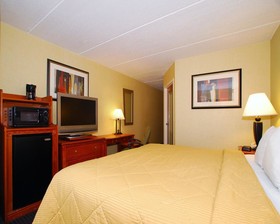 Comfort Inn & Suites Hamilton Place