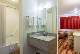 Motel 6 East Ridge #4423