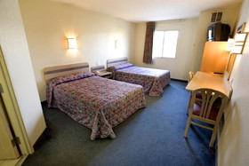 Howard Johnson by Wyndham Clarksville Tennessee