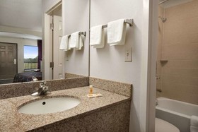 Days Inn by Wyndham Clarksville North