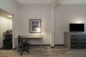 La Quinta Inn & Suites by Wyndham Clarksville