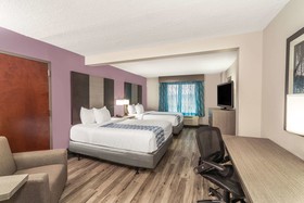 La Quinta Inn & Suites by Wyndham Clarksville