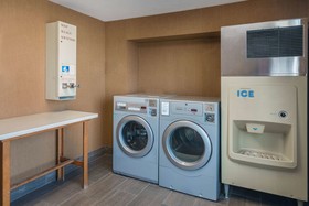 La Quinta Inn & Suites by Wyndham Clarksville