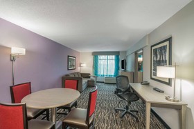 La Quinta Inn & Suites by Wyndham Clarksville