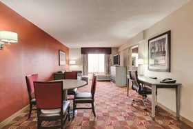 La Quinta Inn & Suites by Wyndham Clarksville