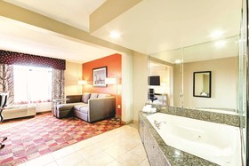 La Quinta Inn & Suites by Wyndham Clarksville
