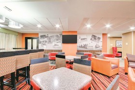 La Quinta Inn & Suites by Wyndham Clarksville
