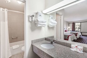 Travelodge by Wyndham Clarksville