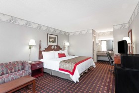 Travelodge by Wyndham Clarksville