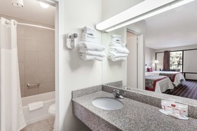 Travelodge by Wyndham Clarksville