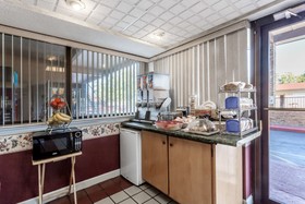 Travelodge by Wyndham Clarksville