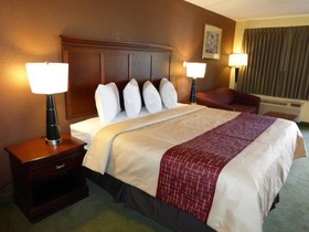 Red Roof Inn & Suites Cleveland
