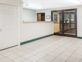 Super 8 by Wyndham Cleveland